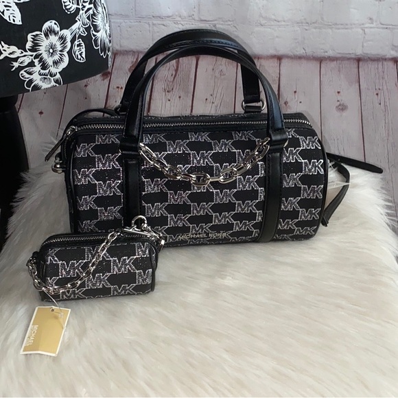 Michael Kors ZOOEY Barrel Messenger/MICRO ZOOEY Pouch 2pc Set - Picture 1 of 9